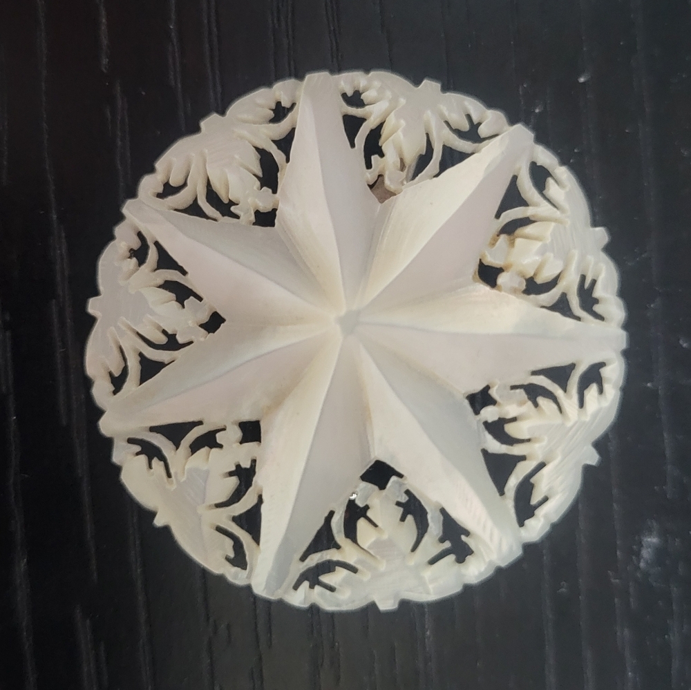 Vintage pin mother of pearl